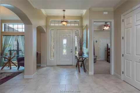 7117 Gemstone Dr, Bryan, TX 77808 photo 4