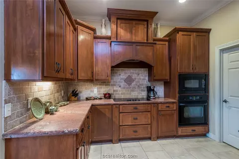 7117 Gemstone Dr, Bryan, TX 77808 photo 12