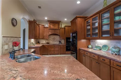 7117 Gemstone Dr, Bryan, TX 77808 photo 11
