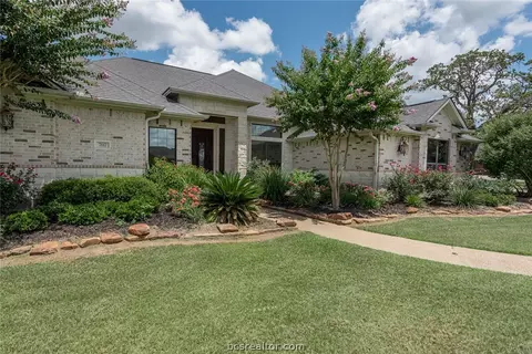 7117 Gemstone Dr, Bryan, TX 77808 photo 2