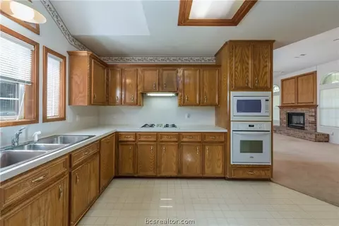 4802 Brompton Ln, Bryan, TX 77802 photo 11
