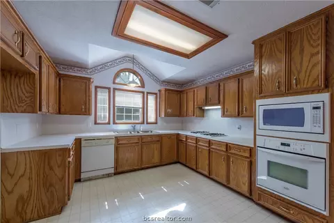 4802 Brompton Ln, Bryan, TX 77802 photo 10