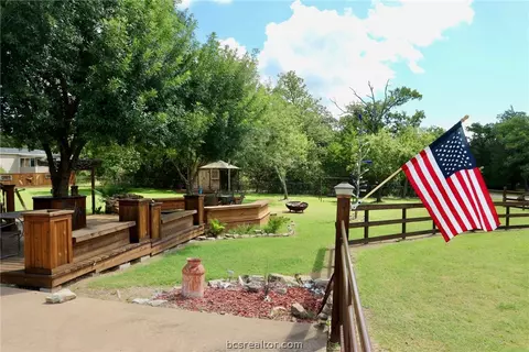 300 Elm Loop, Somerville, TX 77879 photo 13