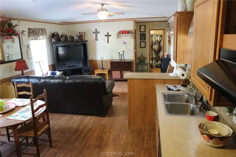 300 Elm Loop, Somerville, TX 77879 photo 34