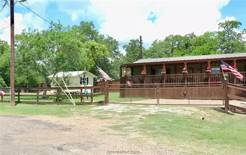 300 Elm Loop, Somerville, TX 77879 photo 6