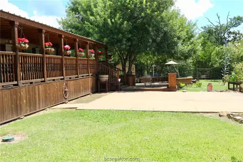 300 Elm Loop, Somerville, TX 77879 photo 12