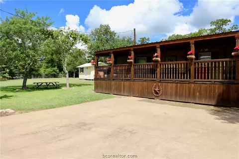 300 Elm Loop, Somerville, TX 77879 photo 9