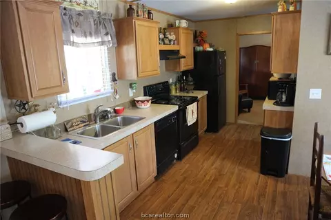 300 Elm Loop, Somerville, TX 77879 photo 32