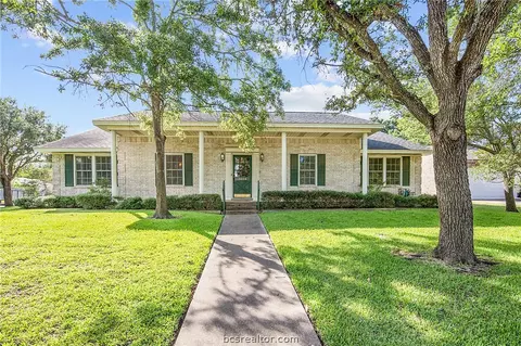 3604 Old Oaks Dr, Bryan, TX 77802 photo 1