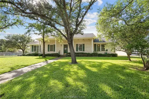 3604 Old Oaks Dr, Bryan, TX 77802 photo 2
