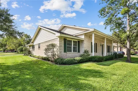 3604 Old Oaks Dr, Bryan, TX 77802 photo 5