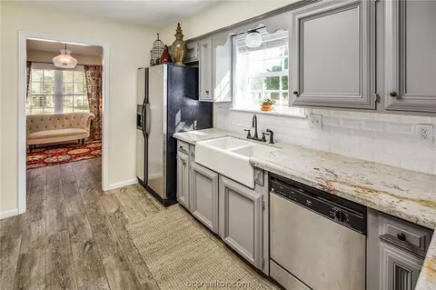 3604 Old Oaks Dr, Bryan, TX 77802 photo 8
