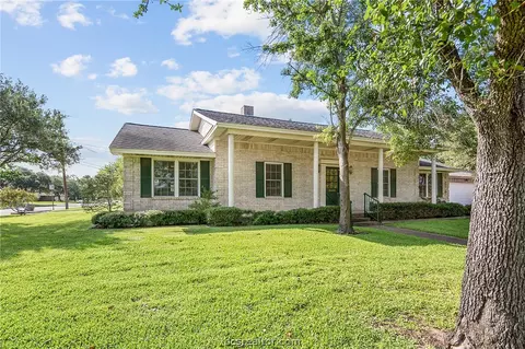 3604 Old Oaks Dr, Bryan, TX 77802 photo 3