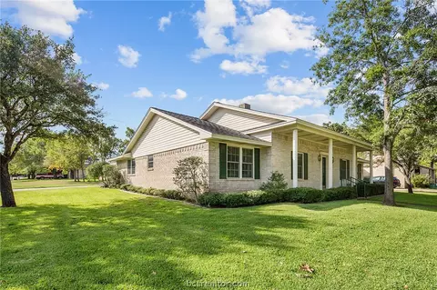3604 Old Oaks Dr, Bryan, TX 77802 photo 4