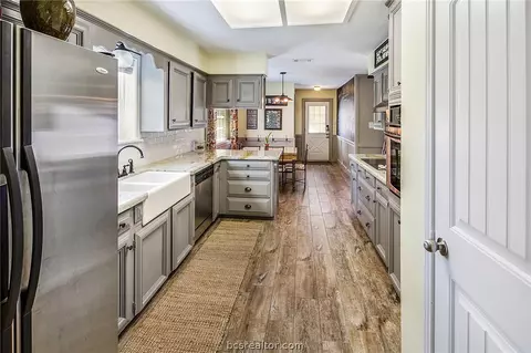 3604 Old Oaks Dr, Bryan, TX 77802 photo 9