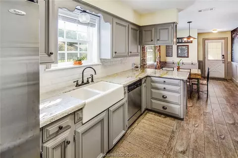 3604 Old Oaks Dr, Bryan, TX 77802 photo 10