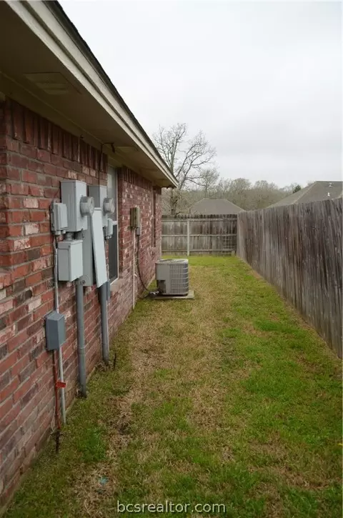 1508 Rock Hollow Loop, Bryan, TX 77807 photo 4