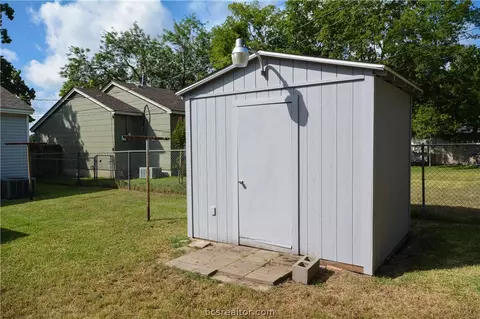 716 Williamson Dr, Bryan, TX 77801 photo 17