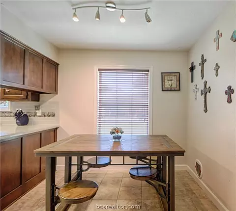 3601 Cedar Oak Cir, Bryan, TX 77802 photo 4