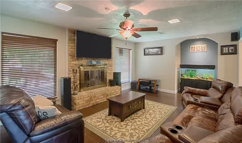 3601 Cedar Oak Cir, Bryan, TX 77802 photo 2