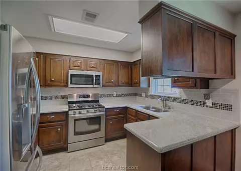 3601 Cedar Oak Cir, Bryan, TX 77802 photo 5