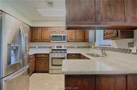 3601 Cedar Oak Cir, Bryan, TX 77802 photo 9