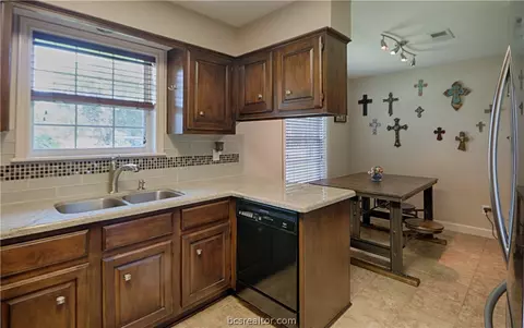 3601 Cedar Oak Cir, Bryan, TX 77802 photo 8