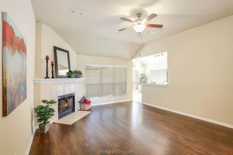 4603 Bluejay Ln, Bryan, TX 77803 photo 2