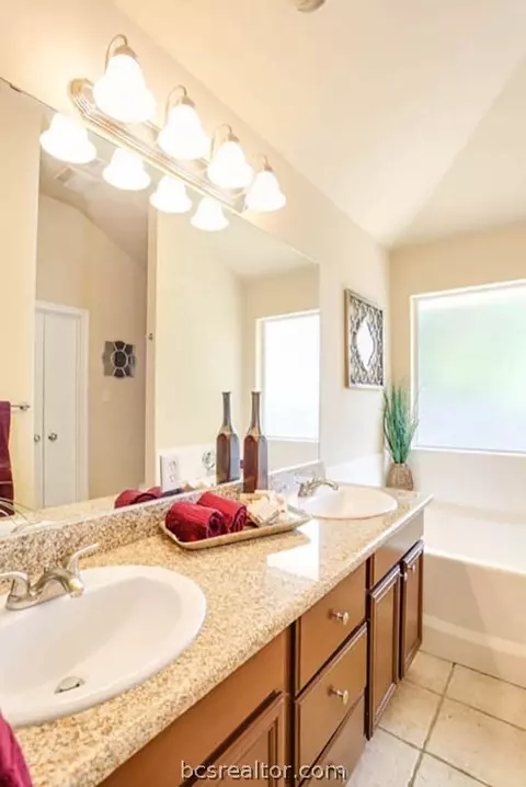 4603 Bluejay Ln, Bryan, TX 77803 photo 9