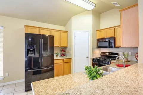4603 Bluejay Ln, Bryan, TX 77803 photo 3