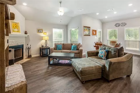 2027 Jester Trl, Bryan, TX 77807 photo 2