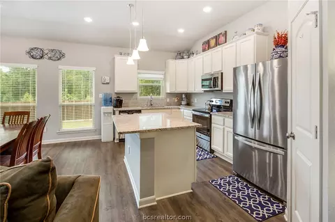 2027 Jester Trl, Bryan, TX 77807 photo 3