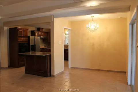 807 Avondale Ave, Bryan, TX 77802 photo 7