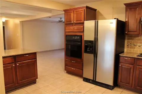 807 Avondale Ave, Bryan, TX 77802 photo 6