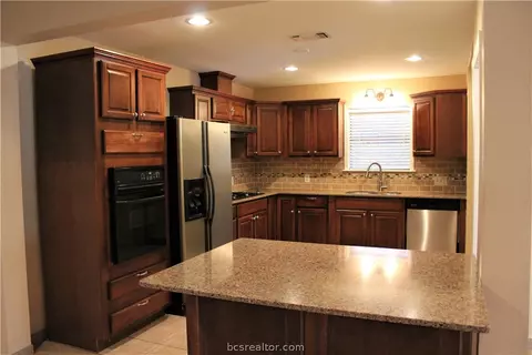 807 Avondale Ave, Bryan, TX 77802 photo 3