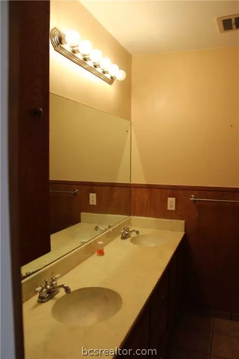 807 Avondale Ave, Bryan, TX 77802 photo 28