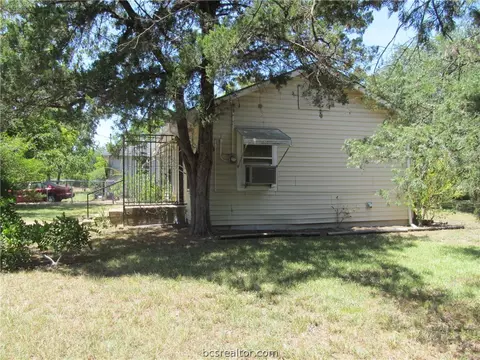 310 Moss St, Bryan, TX 77803 photo 4