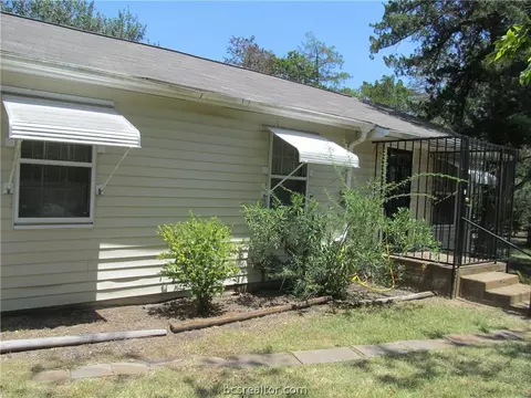 310 Moss St, Bryan, TX 77803 photo 2
