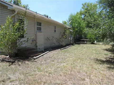 310 Moss St, Bryan, TX 77803 photo 5
