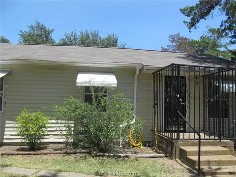 310 Moss St, Bryan, TX 77803 photo 1