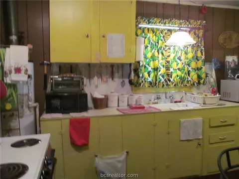 310 Moss St, Bryan, TX 77803 photo 7