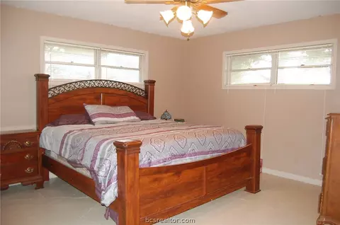 2806 Tabor Rd, Bryan, TX 77803 photo 5