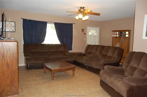 2806 Tabor Rd, Bryan, TX 77803 photo 2