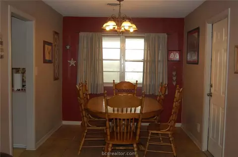 2806 Tabor Rd, Bryan, TX 77803 photo 4