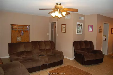 2806 Tabor Rd, Bryan, TX 77803 photo 3