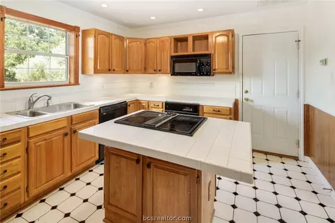 2804 Brandywine, Bryan, TX 77807 photo 9