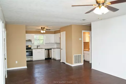 2103 Manning Way, Bryan, TX 77803 photo 6