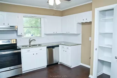 2103 Manning Way, Bryan, TX 77803 photo 4