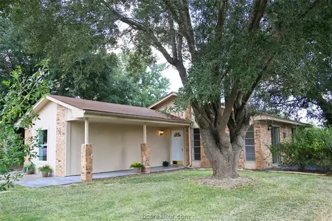2103 Manning Way, Bryan, TX 77803 photo 2