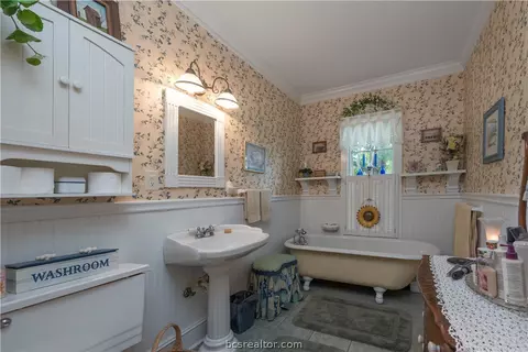 400 E Garrett St E, Calvert, TX 77837 photo 9